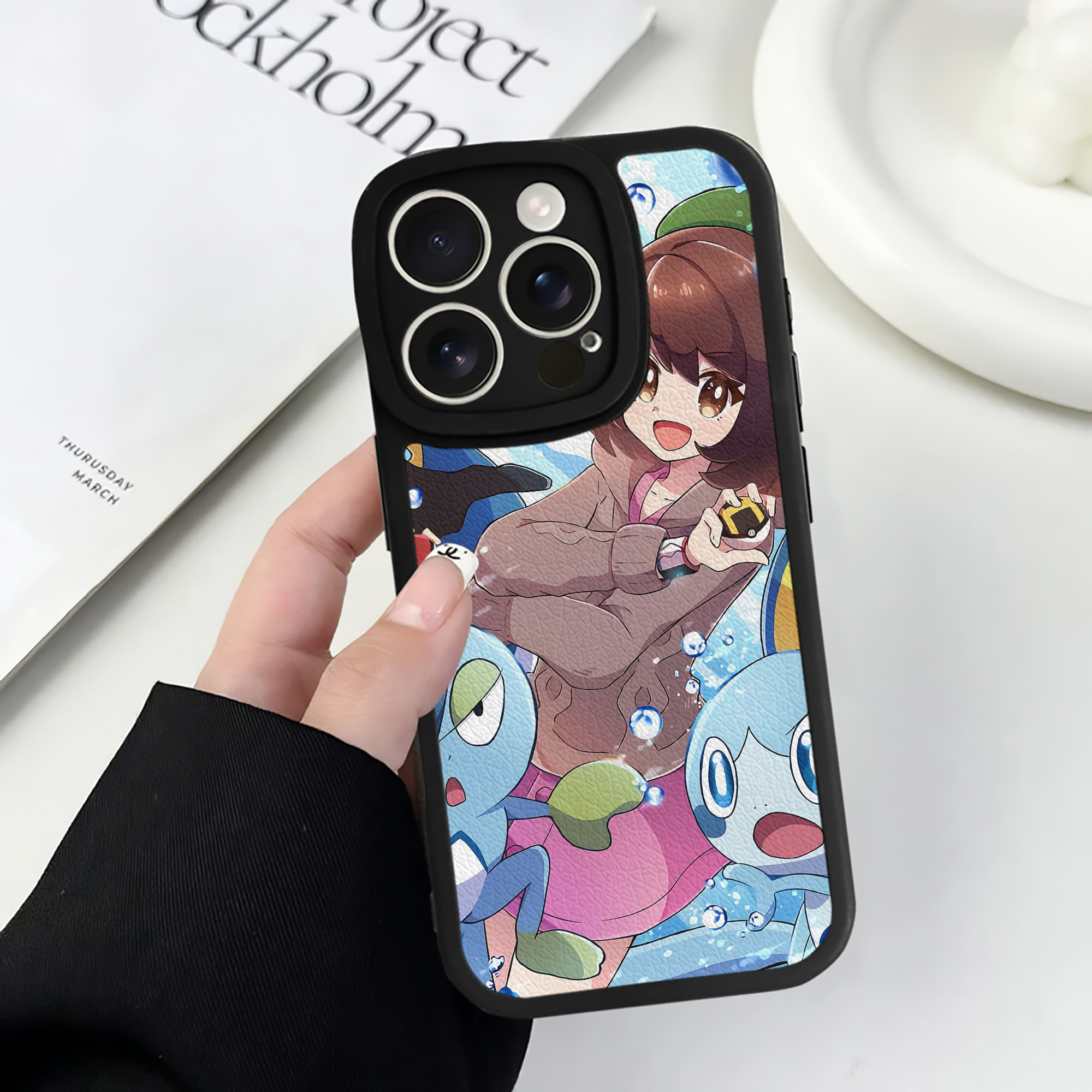 （画像用） ポケットモンスター Pokémon 【iPhone 16シリーズ対応】シリコンスマホケース（レザー調） 材質：シリコン